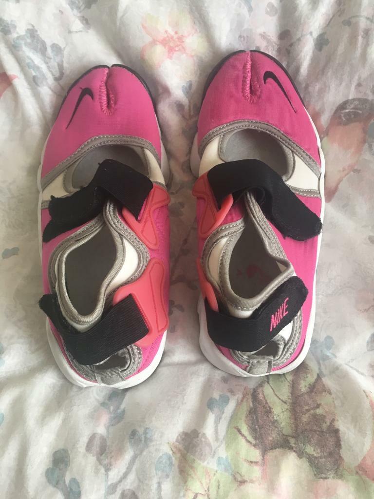 ladies nike rifts size 7